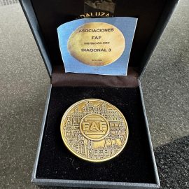 Medalla de oro y diploma de la FAF a Diagonal3